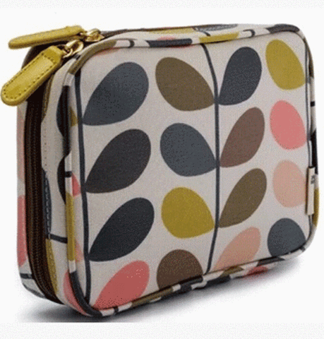 Travel makeup case